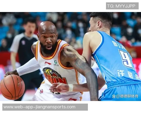 詹姆斯对琼斯泄密比赛信息表示失望原本希望助其进入教练行业